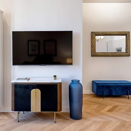 Genteel Giraldi Apartment *