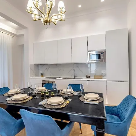 Apartment Genteel Giraldi